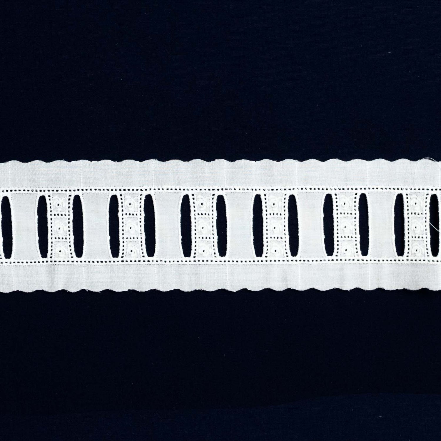 Swiss Beading Wide with Entredeux 67894 White