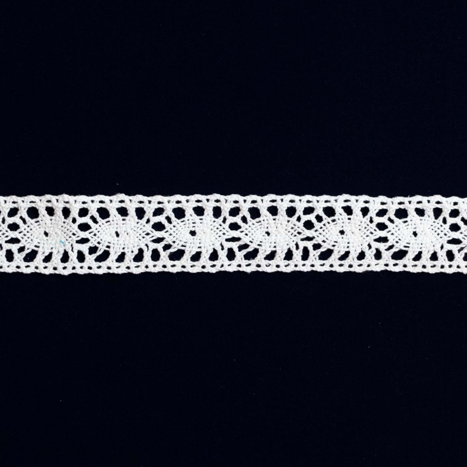 Cluny Insertion 633 White