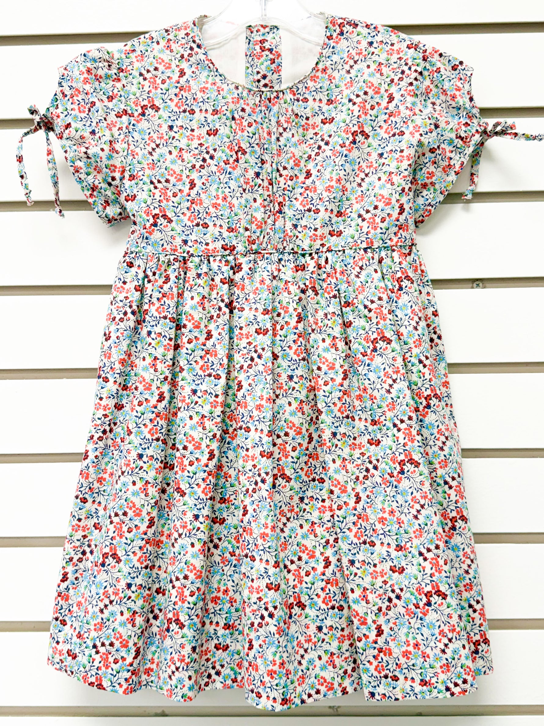 Girl's white floral cotton dress with tied sleeves and gathered skirt, size 3
