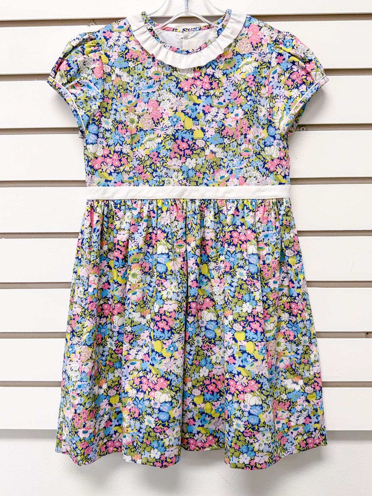 Girl's floral dress, size 4, short sleeves, white ruffle collar and waist band