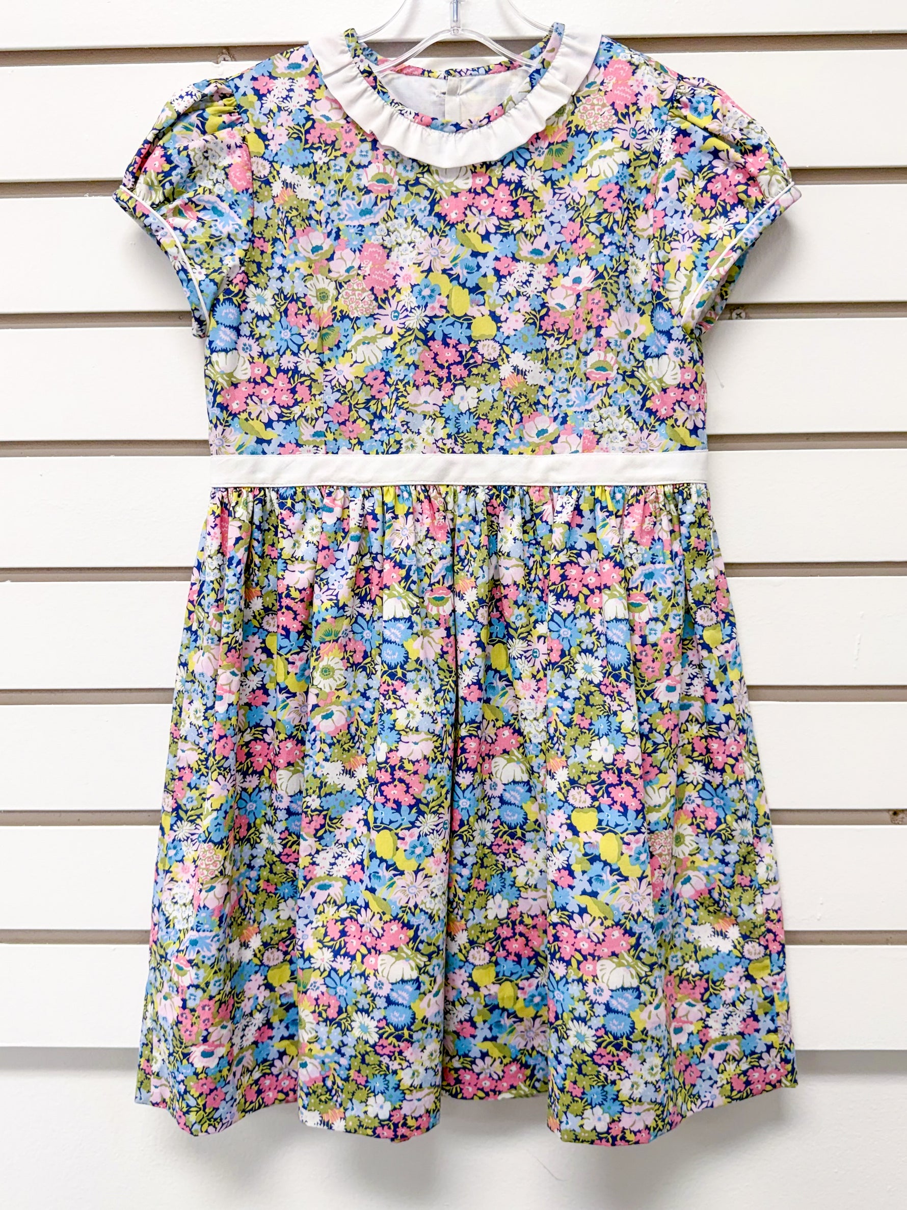 Girl's floral dress, size 4, short sleeves, white ruffle collar and waist band