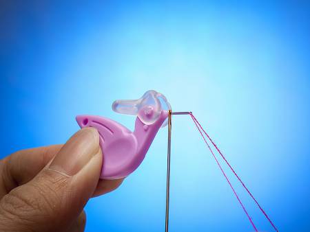 Hummingbird Needle Threader with Cutter