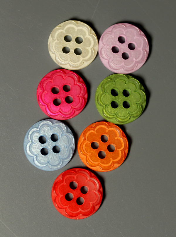 Scalloped Flower Plastic Button
